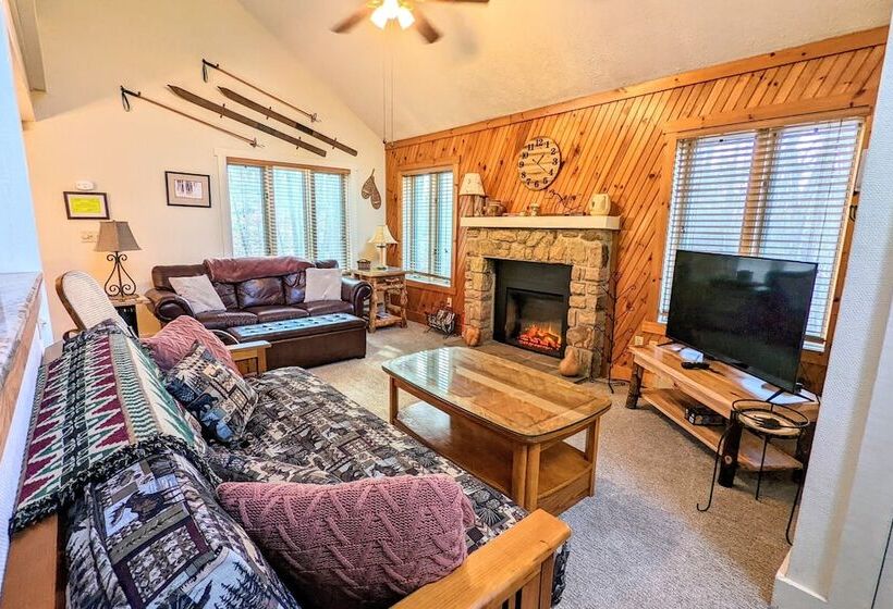 Alpine Allure By Avantstay Indoor Hot Tub, Game Loft, Enclosed Deck