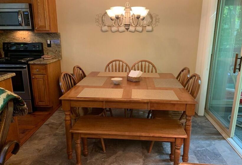 Alpine Allure By Avantstay Indoor Hot Tub, Game Loft, Enclosed Deck