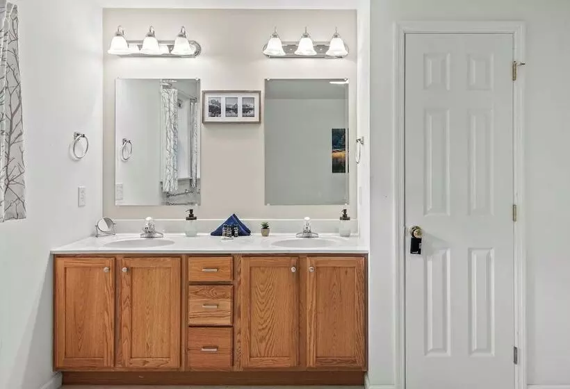 Alpine Serenity By Avantstay Beach + Lake Access Theater, Deck, Playroom