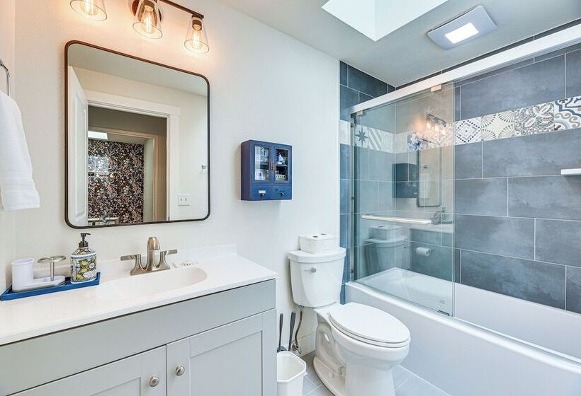 Anderson Island Home W/ Deck: Steps To Lake!