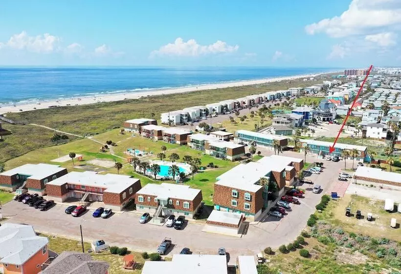 Beach Bliss By Avantstay Pool + Pickleball