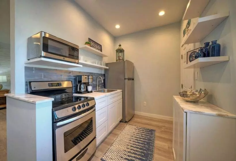 Beach Bliss By Avantstay Pool + Pickleball