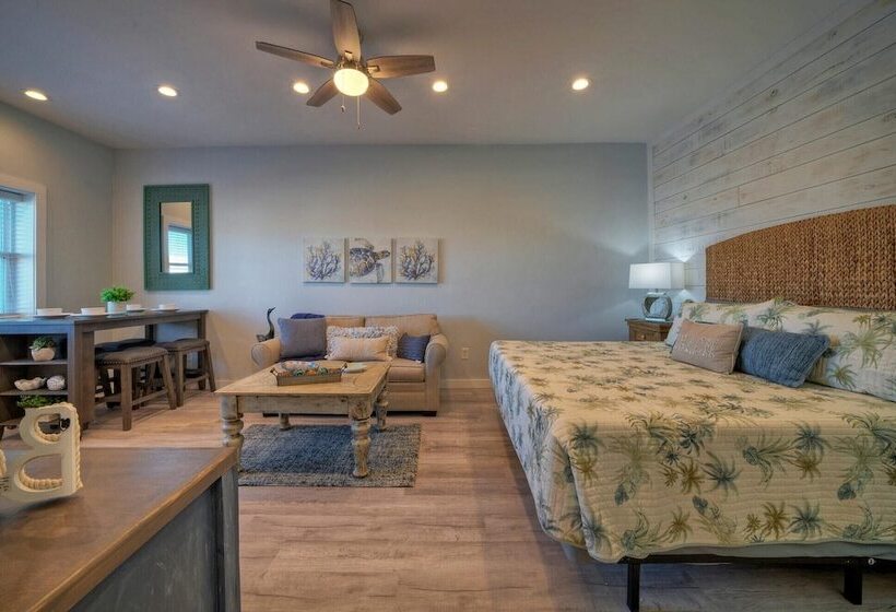 Beach Bliss By Avantstay Pool + Pickleball