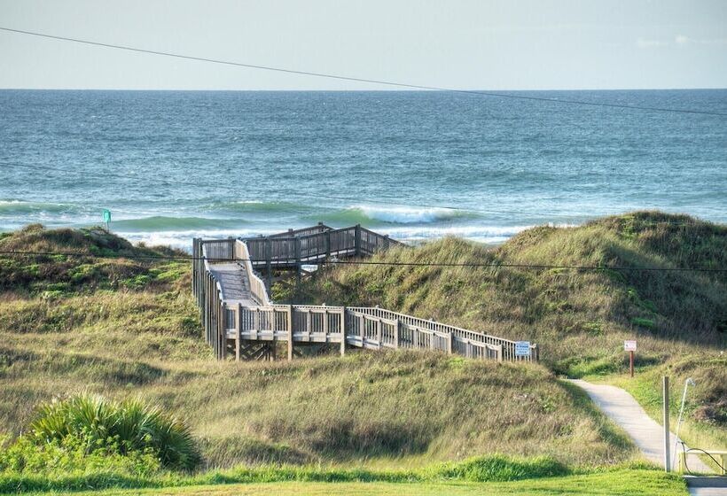 Beach Bliss By Avantstay Pool + Pickleball