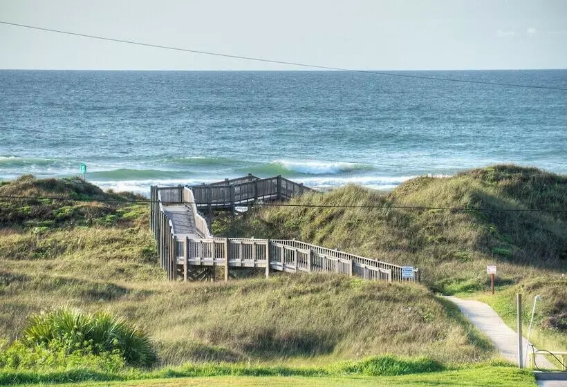 Beach Bliss By Avantstay Pool + Pickleball