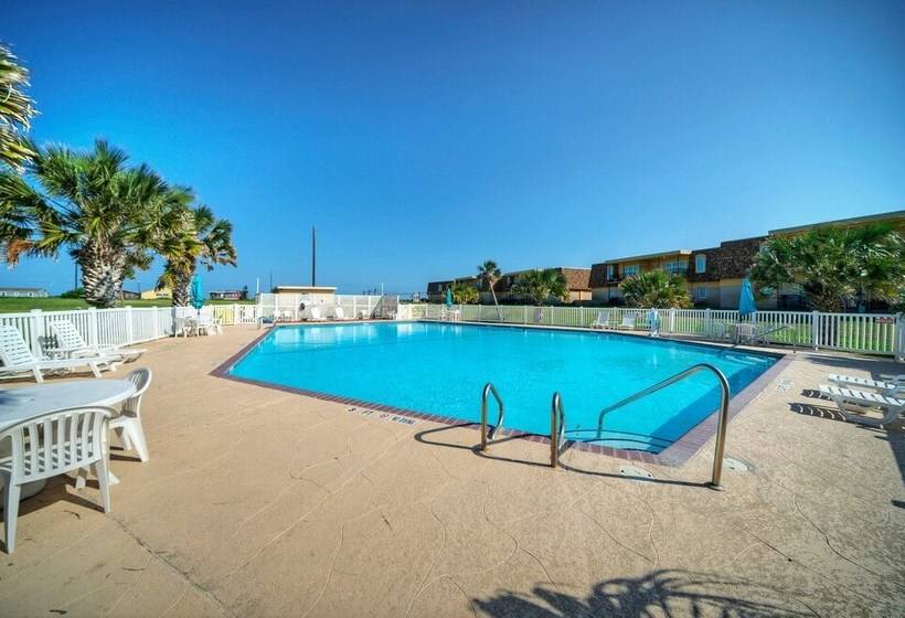 Beach Bliss By Avantstay Pool + Pickleball