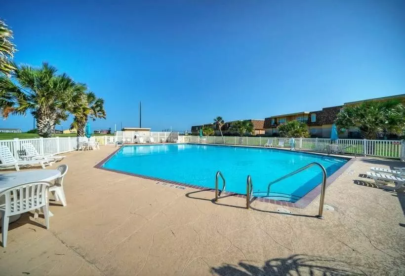 Beach Bliss By Avantstay Pool + Pickleball