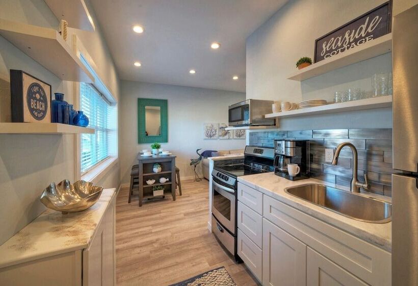 Beach Bliss By Avantstay Pool + Pickleball