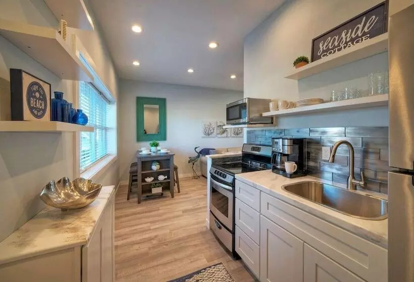 Beach Bliss By Avantstay Pool + Pickleball