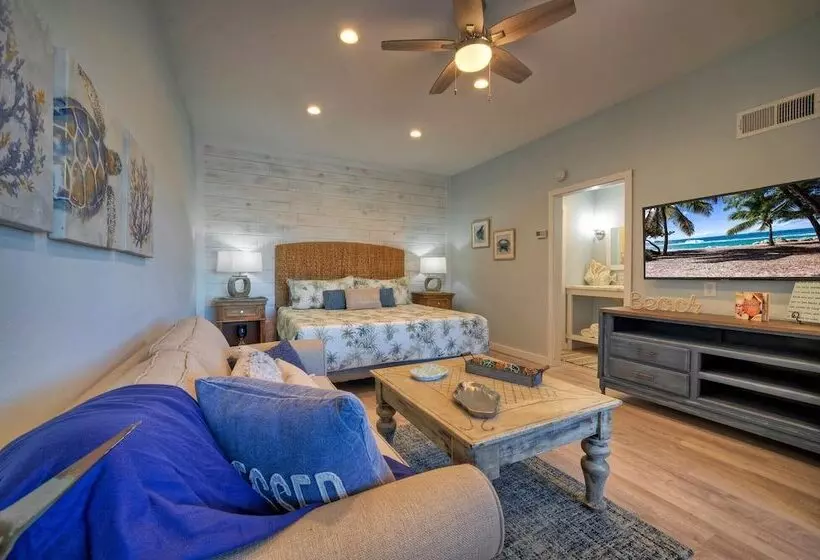 Beach Bliss By Avantstay Pool + Pickleball