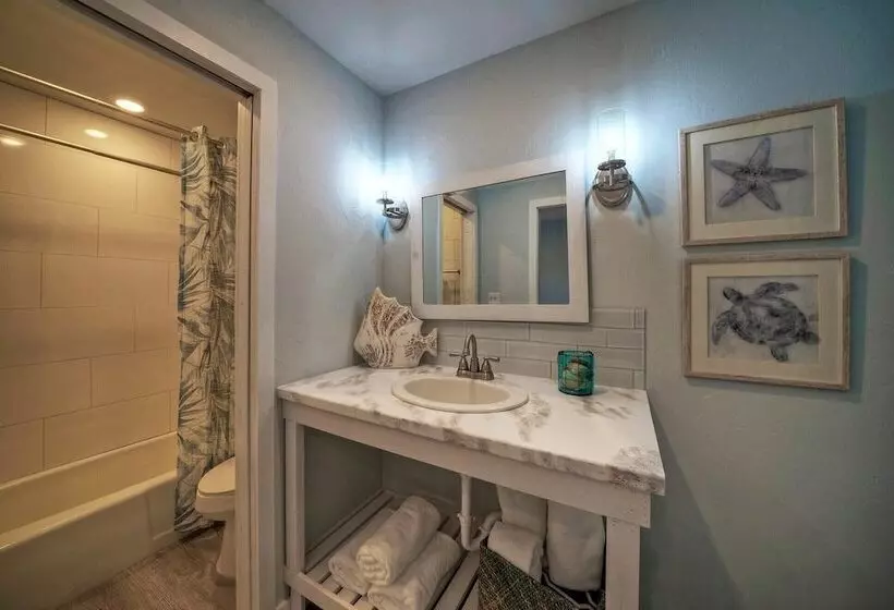 Beach Bliss By Avantstay Pool + Pickleball