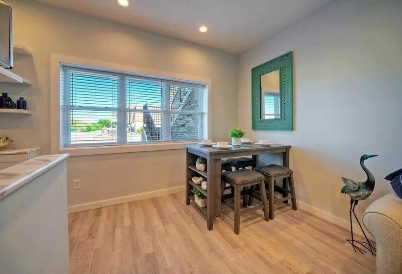 Beach Bliss By Avantstay Pool + Pickleball