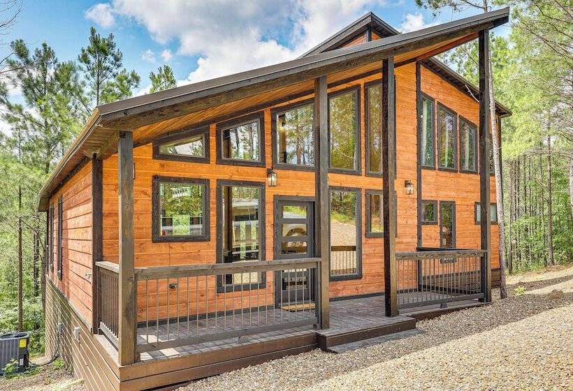 Broken Bow Cabin: Hot Tub, Fire Pit & Pet Friendly