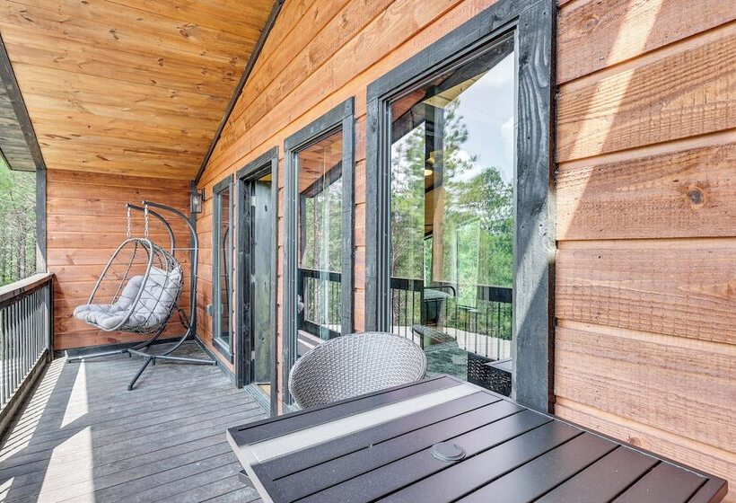 Broken Bow Cabin: Hot Tub, Fire Pit & Pet Friendly