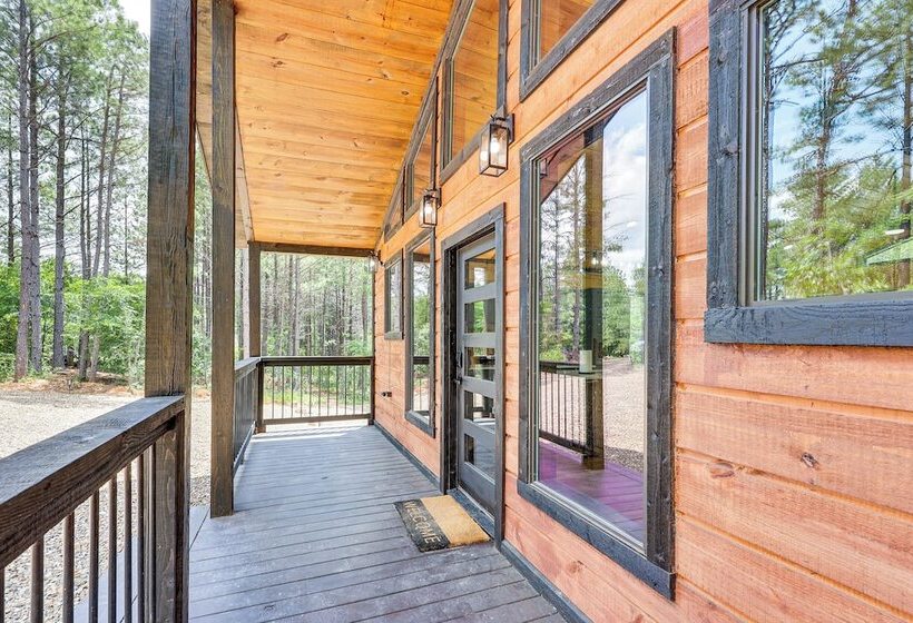 Broken Bow Cabin: Hot Tub, Fire Pit & Pet Friendly