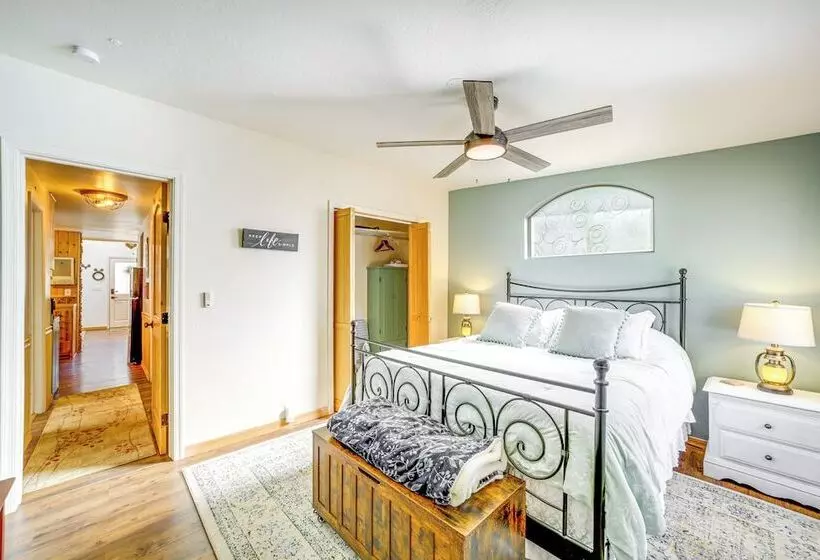 Family Cabin In Pine W/ Deck: Pets Welcome!