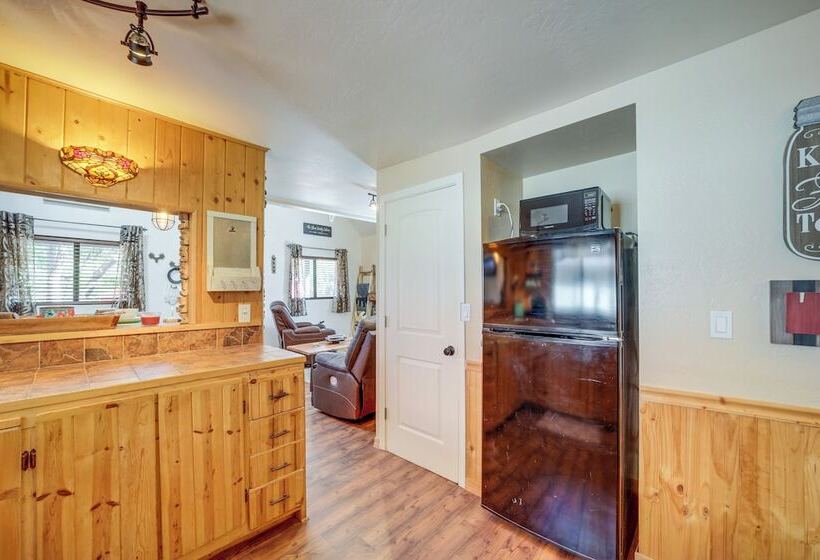 Family Cabin In Pine W/ Deck: Pets Welcome!