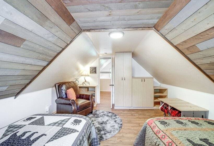 Family Cabin In Pine W/ Deck: Pets Welcome!