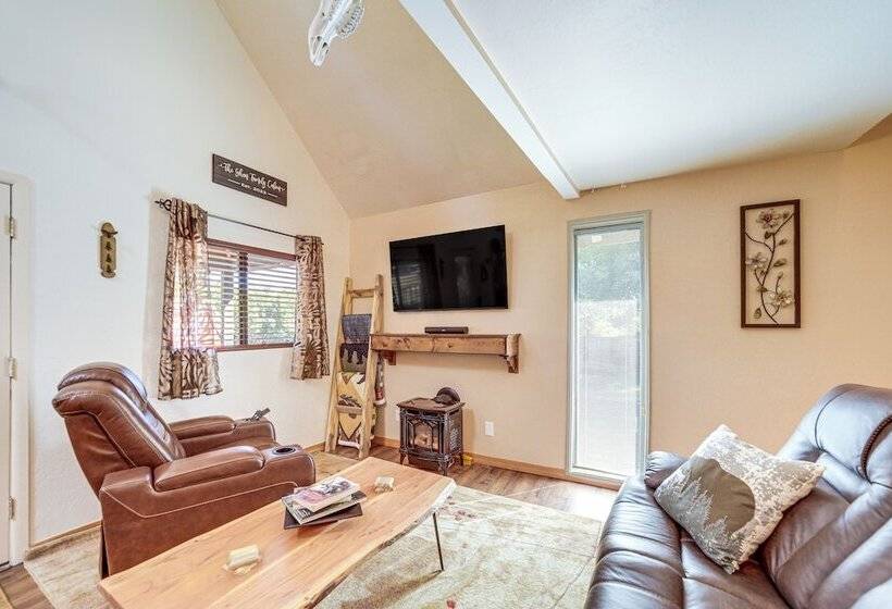 Family Cabin In Pine W/ Deck: Pets Welcome!