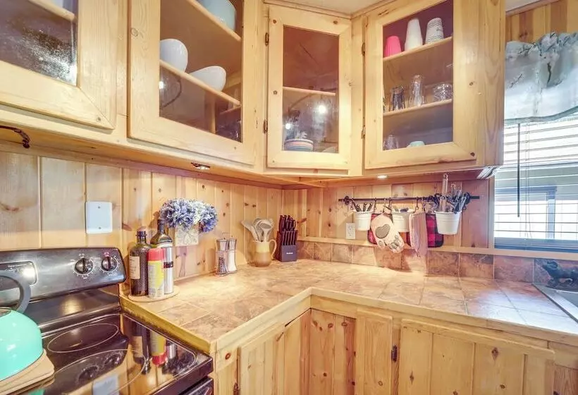 Family Cabin In Pine W/ Deck: Pets Welcome!