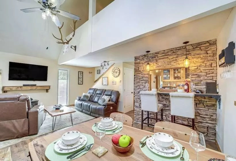 Family Cabin In Pine W/ Deck: Pets Welcome!