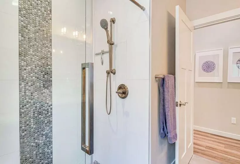 Freeland Retreat   Deck, Fire Pit & Beach Access!