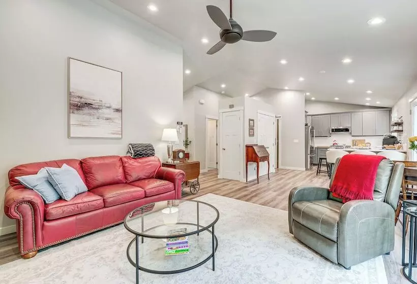 Freeland Retreat   Deck, Fire Pit & Beach Access!