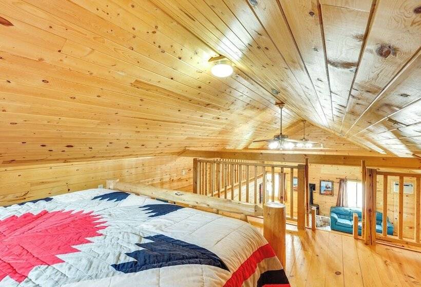 Wraparound Deck & Grill: Deadwood Cabin