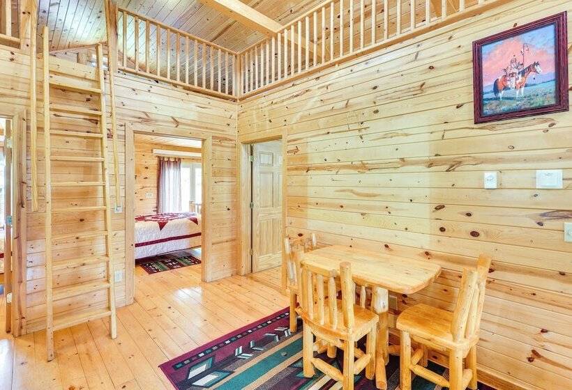 Wraparound Deck & Grill: Deadwood Cabin