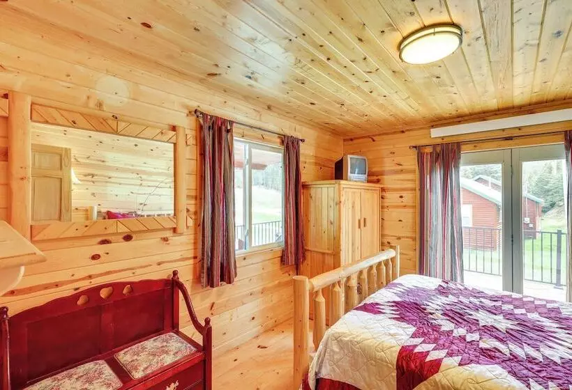 Wraparound Deck & Grill: Deadwood Cabin