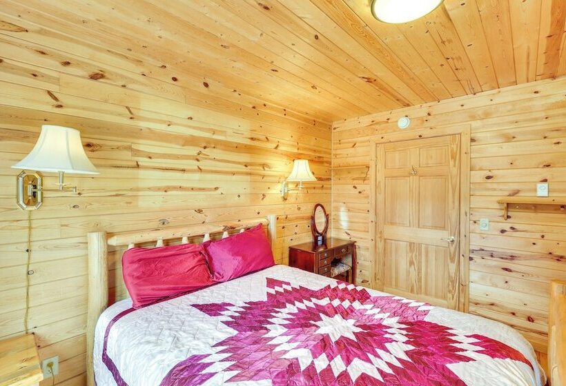 Wraparound Deck & Grill: Deadwood Cabin