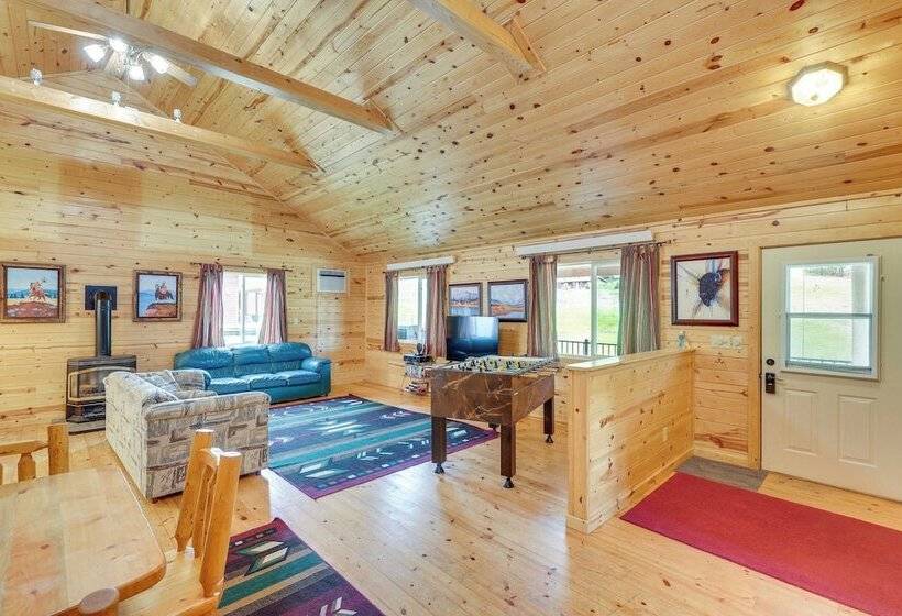 Wraparound Deck & Grill: Deadwood Cabin