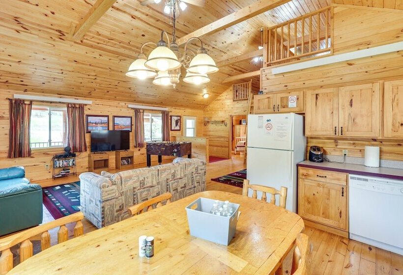 Wraparound Deck & Grill: Deadwood Cabin