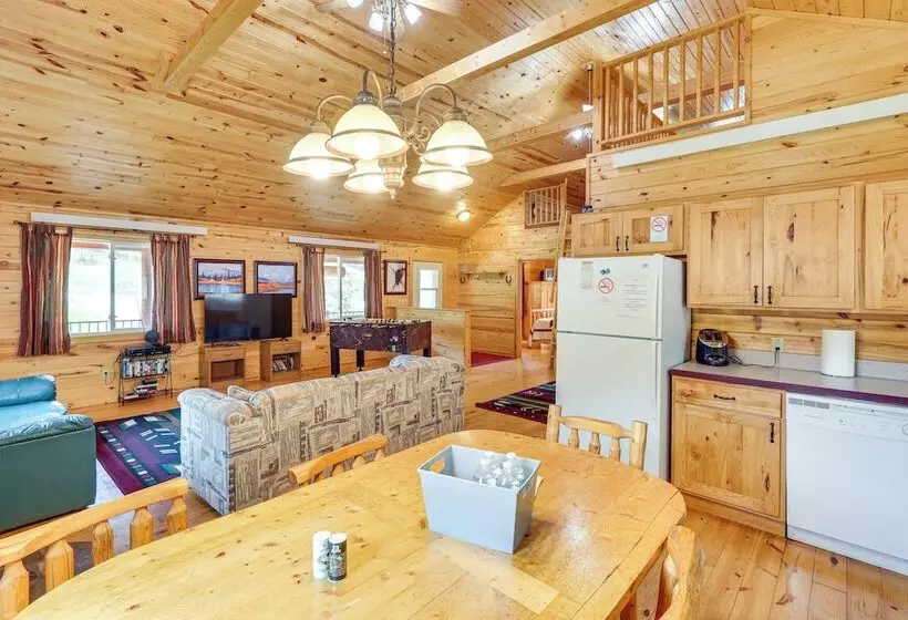 Wraparound Deck & Grill: Deadwood Cabin