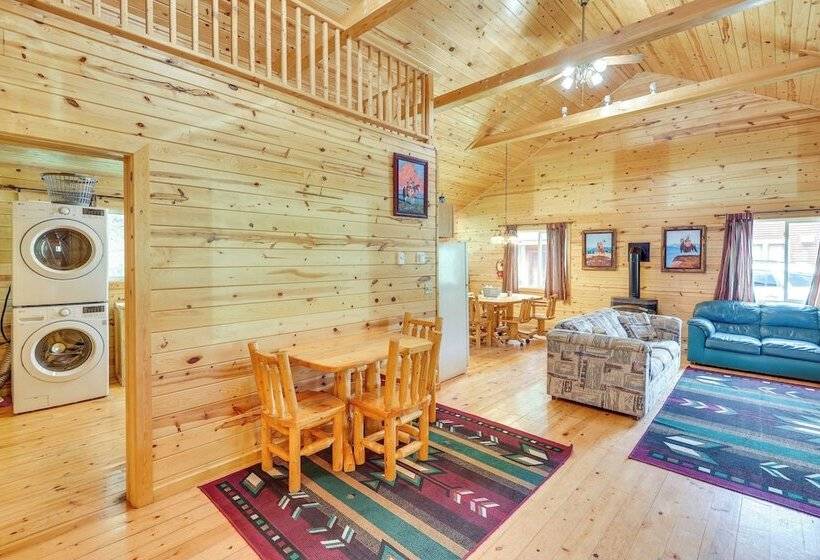 Wraparound Deck & Grill: Deadwood Cabin