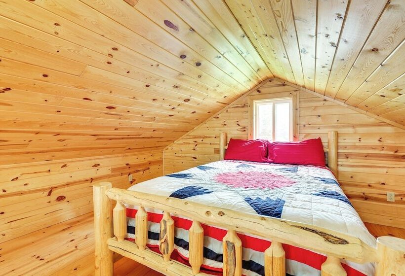 Wraparound Deck & Grill: Deadwood Cabin