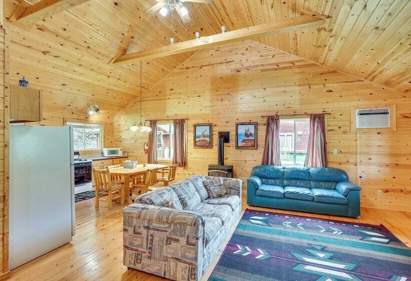 Wraparound Deck & Grill: Deadwood Cabin