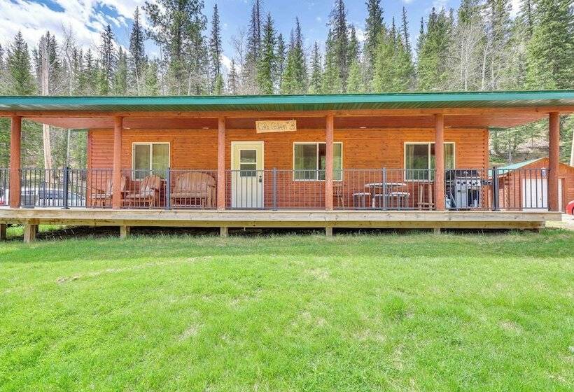 Wraparound Deck & Grill: Deadwood Cabin