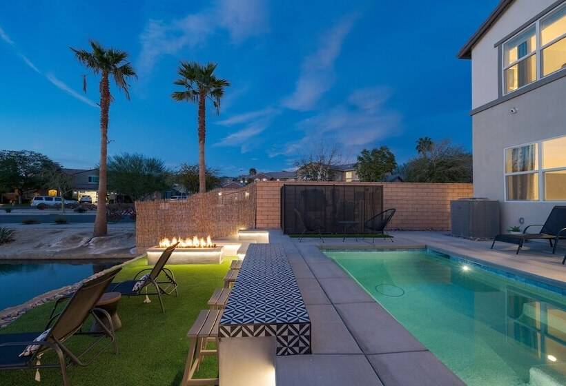 Lago Luxe By Avantstay Lakefront + Private Pool, Great For Festival Season