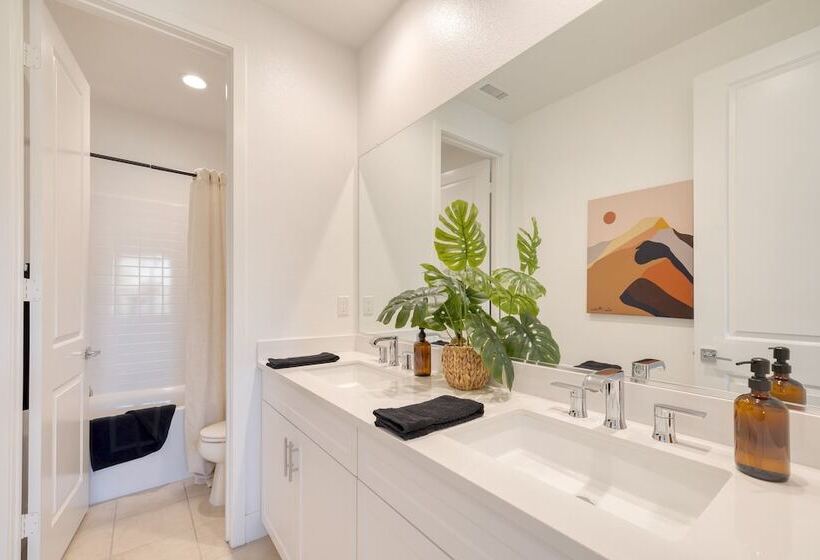 Lago Luxe By Avantstay Lakefront + Private Pool, Great For Festival Season