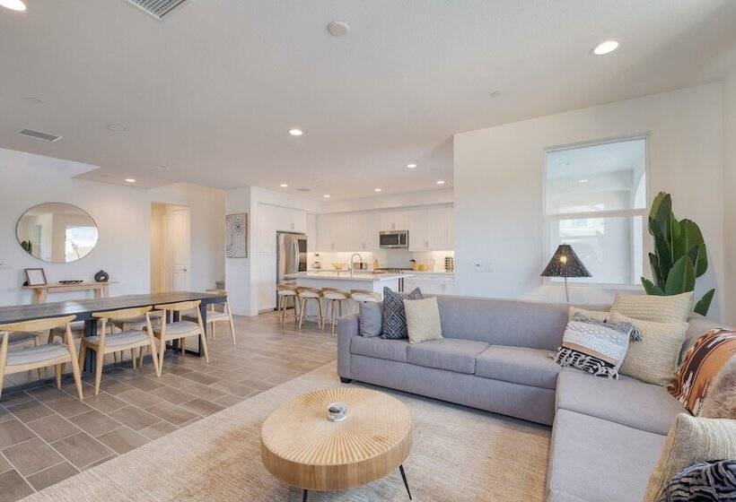 Lago Luxe By Avantstay Lakefront + Private Pool, Great For Festival Season