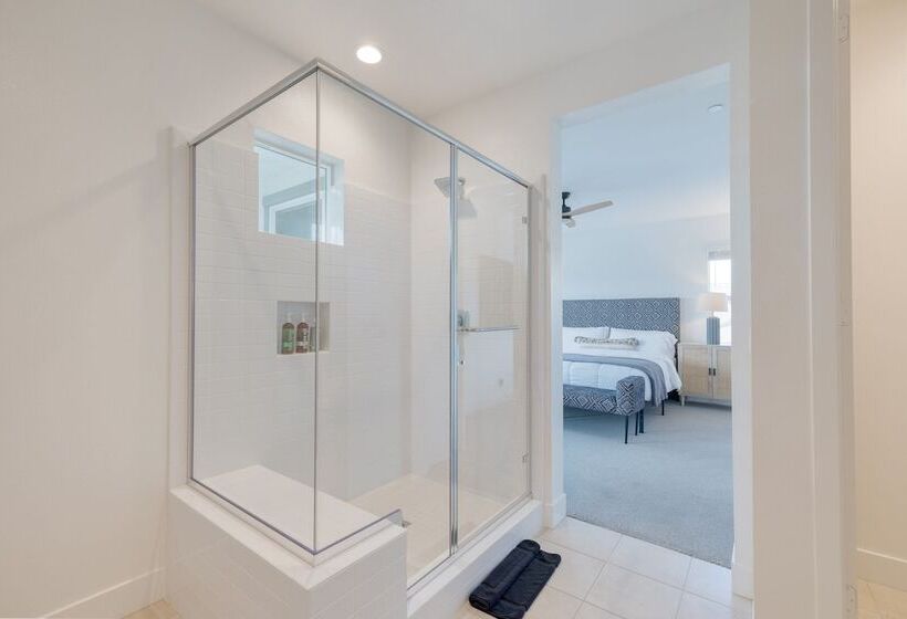 Lago Luxe By Avantstay Lakefront + Private Pool, Great For Festival Season