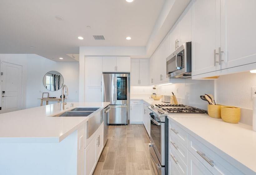 Lago Luxe By Avantstay Lakefront + Private Pool, Great For Festival Season