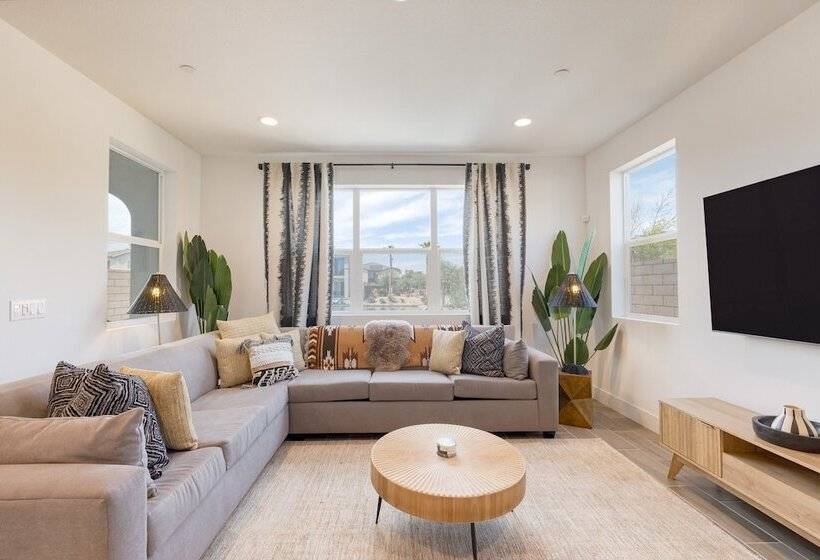 Lago Luxe By Avantstay Lakefront + Private Pool, Great For Festival Season