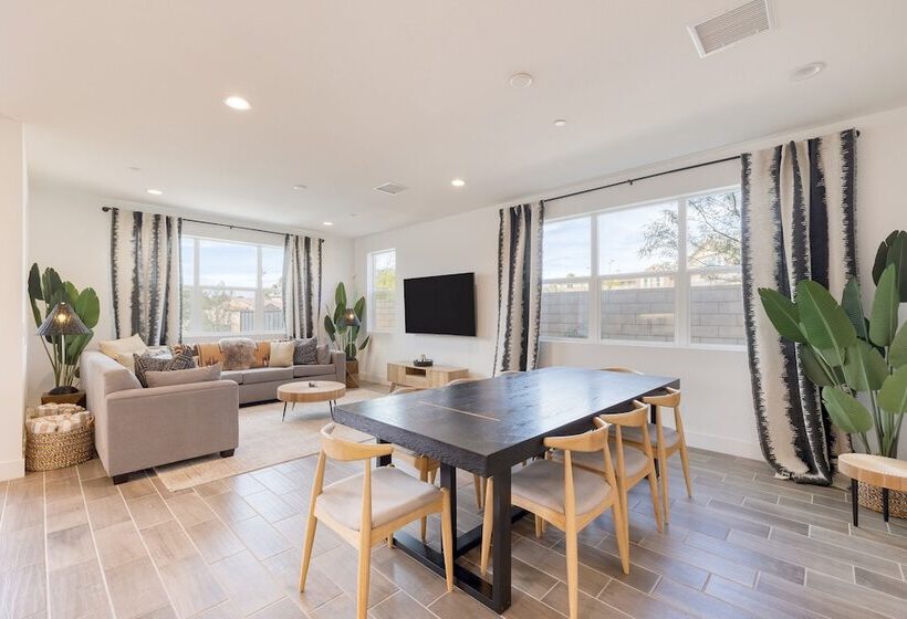 Lago Luxe By Avantstay Lakefront + Private Pool, Great For Festival Season