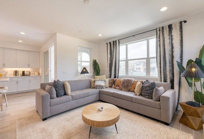 Lago Luxe By Avantstay Lakefront + Private Pool, Great For Festival Season