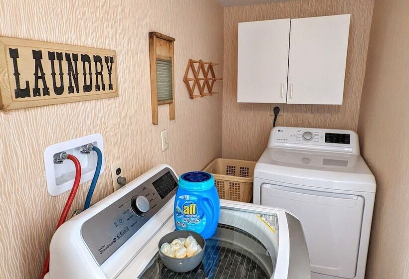 Lake It Right By Avantstay Lakefront W/ Dock, Hot Tub, Fire Pit & Game Room