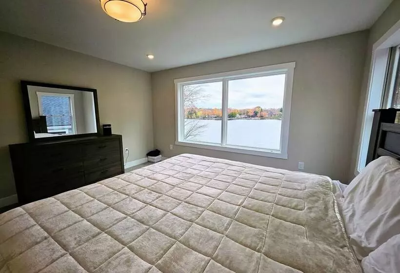 Lakeside Serenity By Avantstay Lakefront, Newly Built, Deck W/ Views!