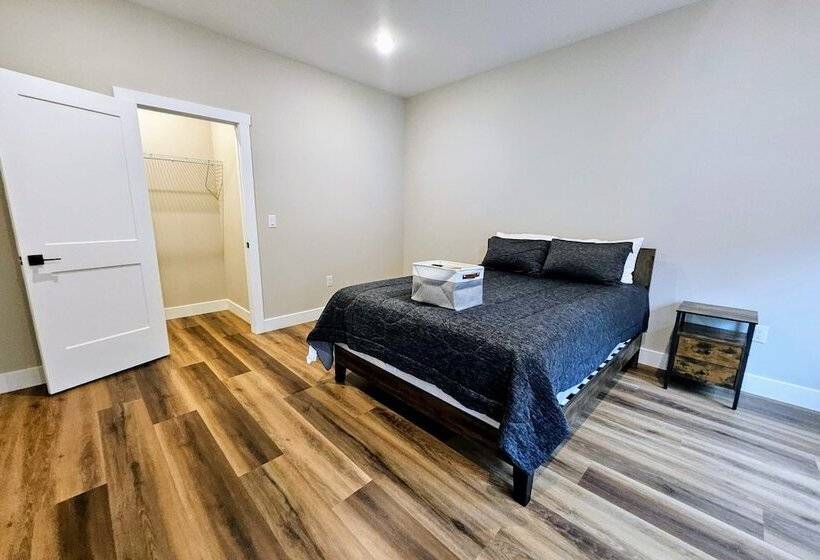 Lakeside Serenity By Avantstay Lakefront, Newly Built, Deck W/ Views!