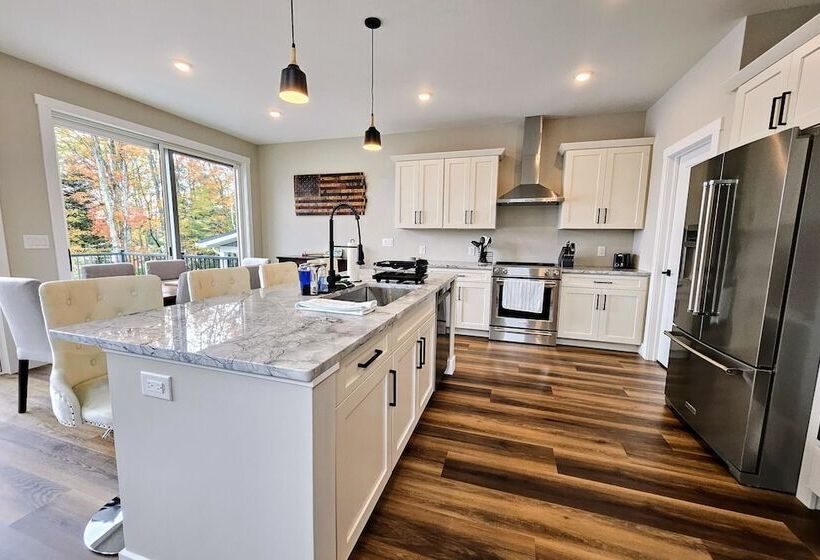 Lakeside Serenity By Avantstay Lakefront, Newly Built, Deck W/ Views!